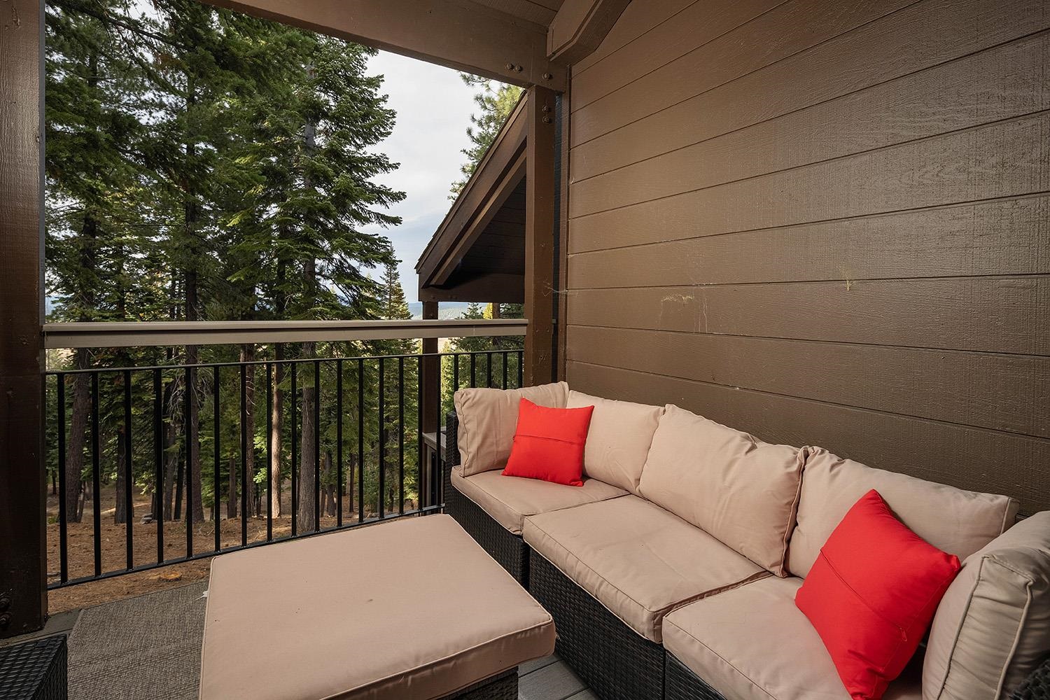 6133 Feather Ridge