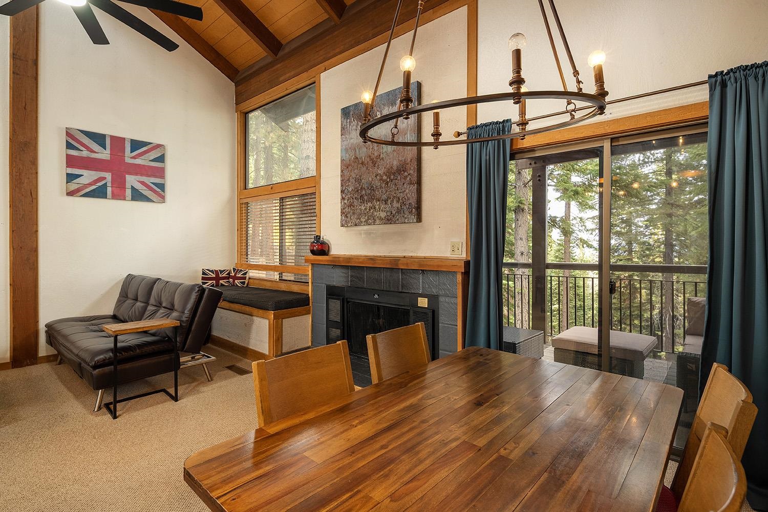 6133 Feather Ridge