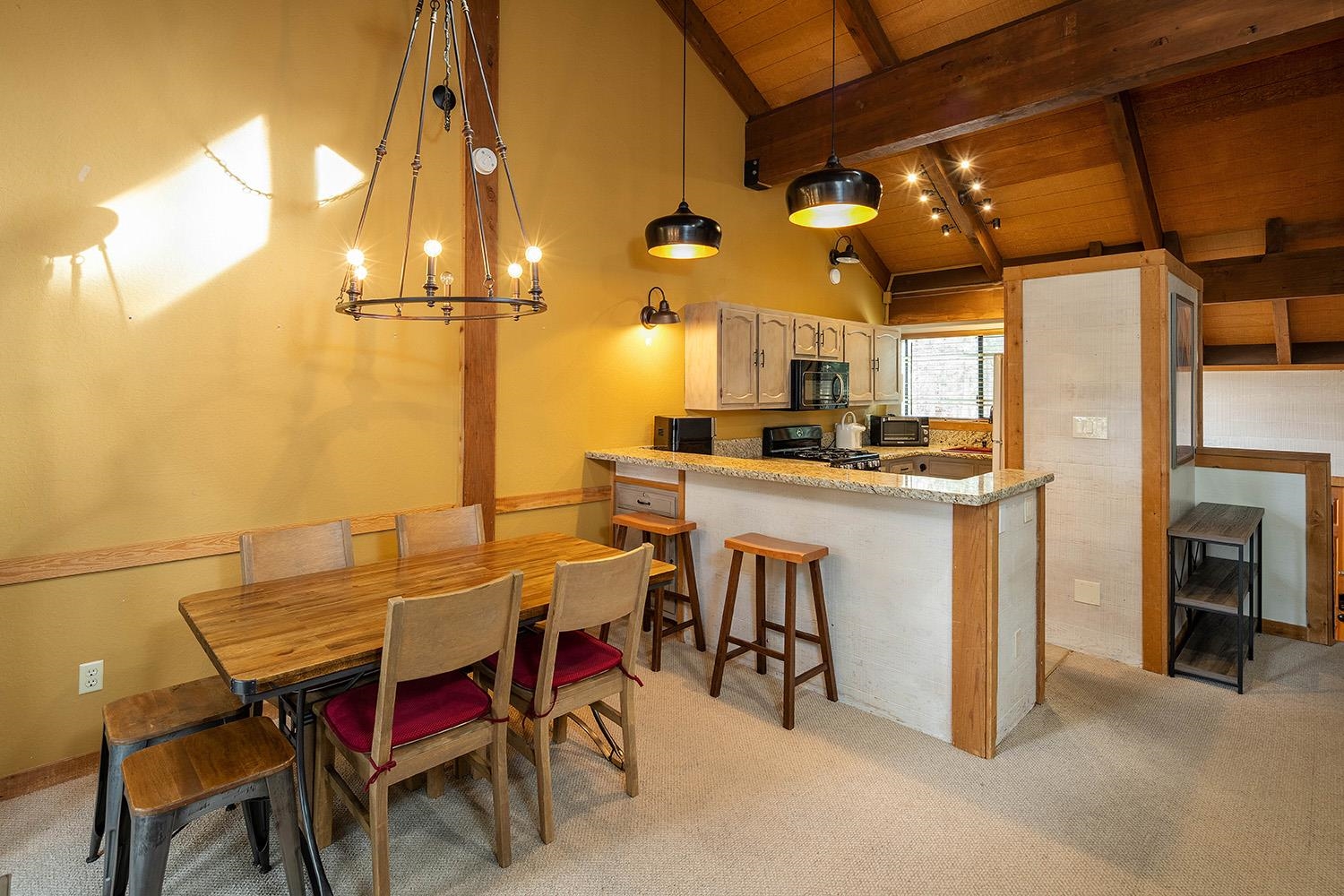 6133 Feather Ridge