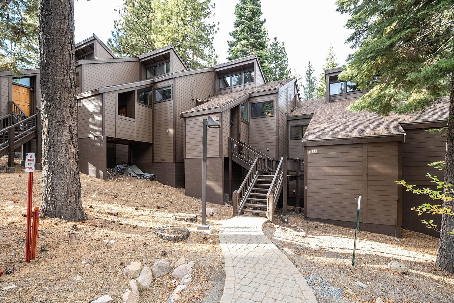 6133 Feather Ridge