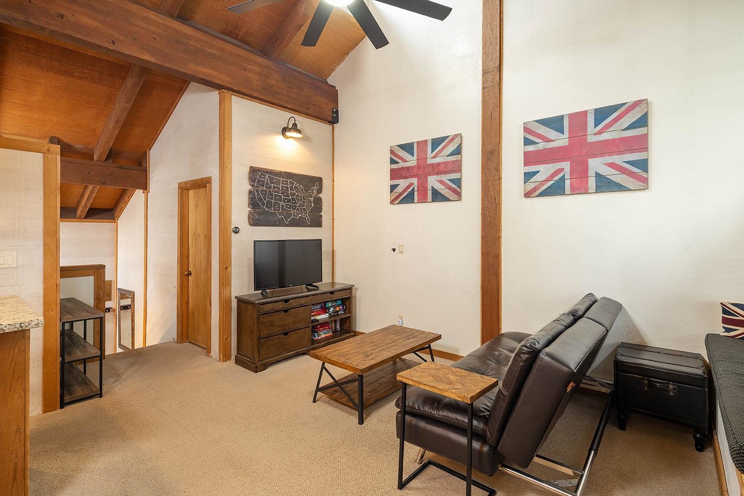 6133 Feather Ridge