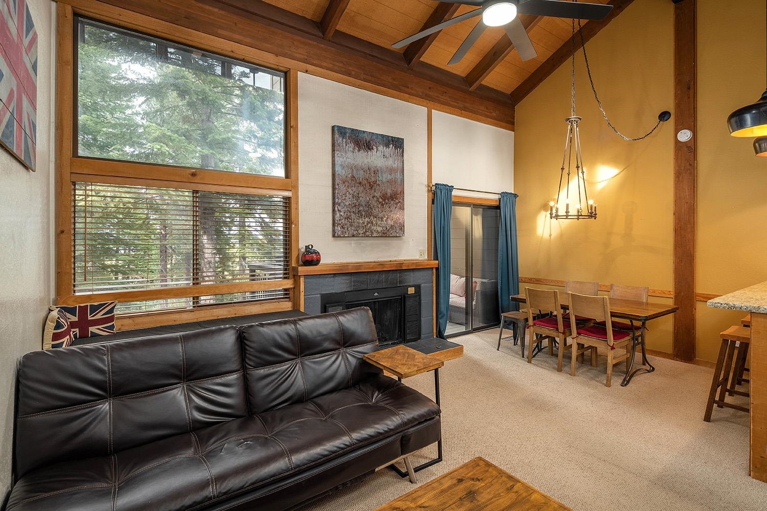6133 Feather Ridge