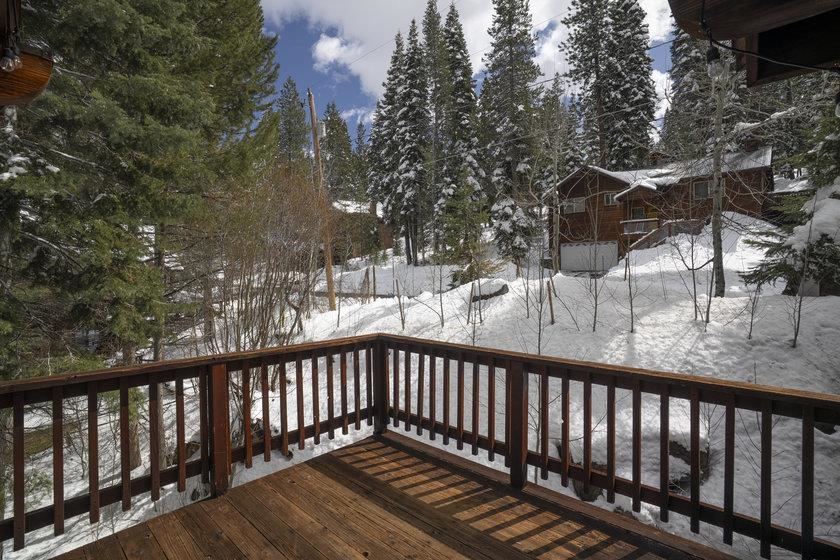 10694 Laurelwood Drive