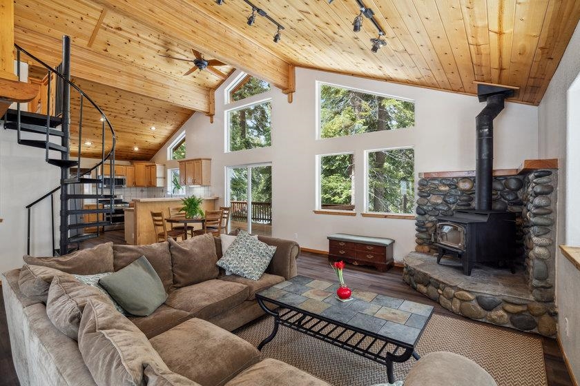 10694 Laurelwood Drive