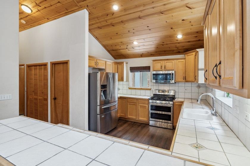 10694 Laurelwood Drive