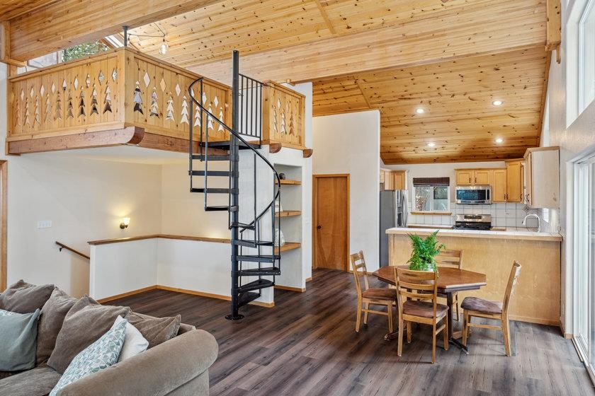 10694 Laurelwood Drive