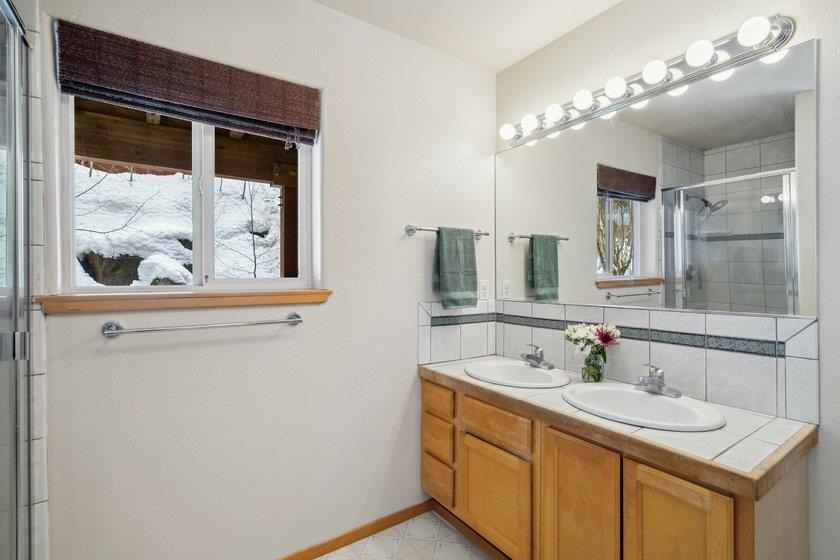 10694 Laurelwood Drive