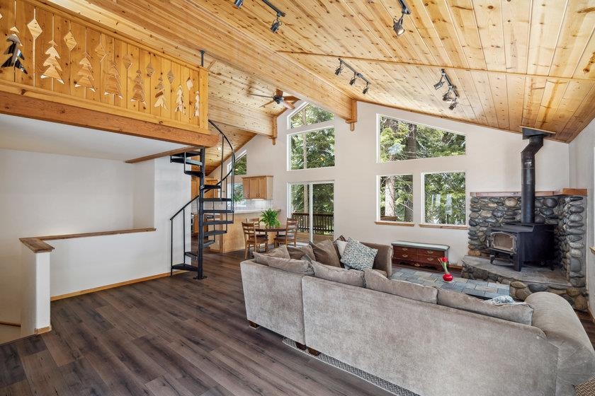 10694 Laurelwood Drive