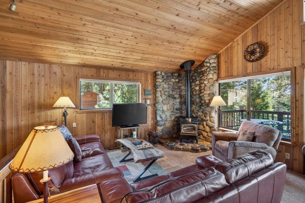 1090 Canterbury Drive