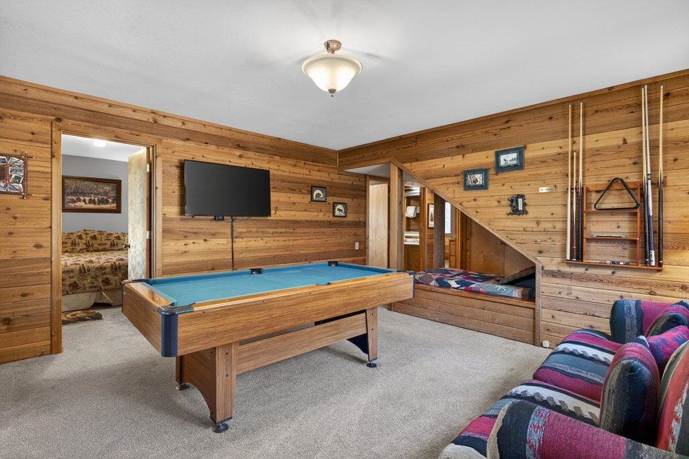 1090 Canterbury Drive