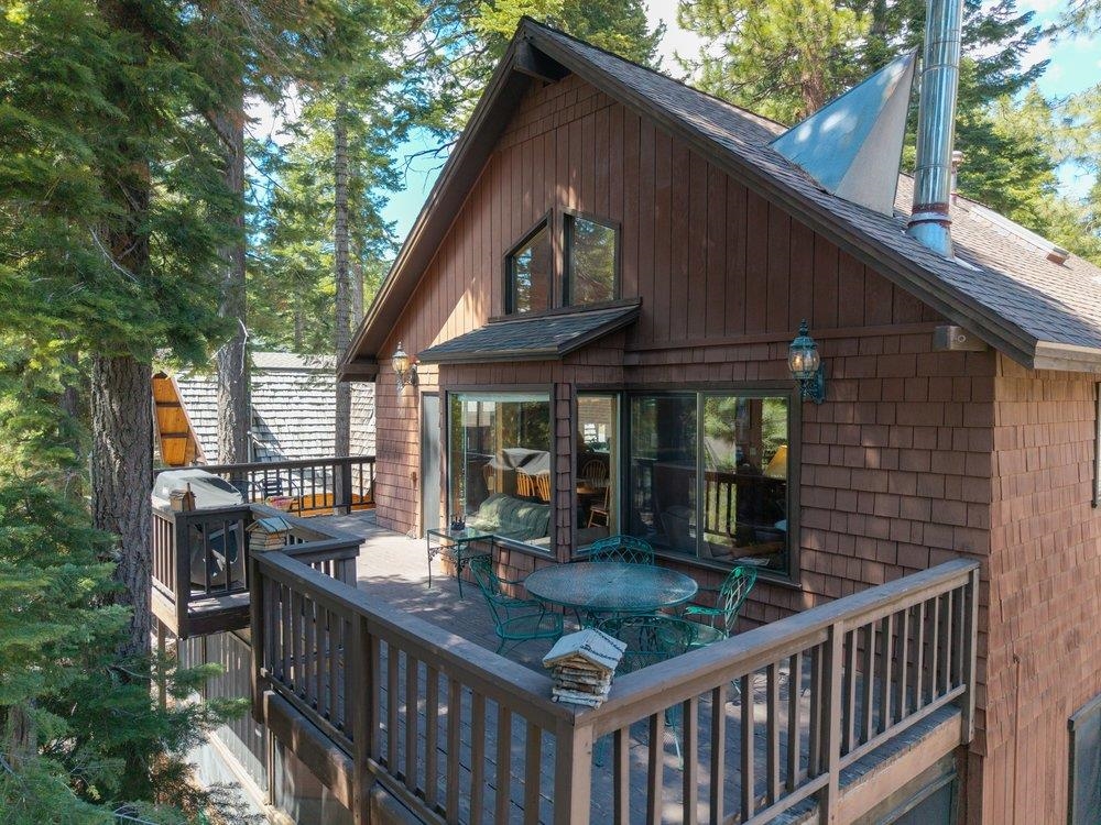 1090 Canterbury Drive