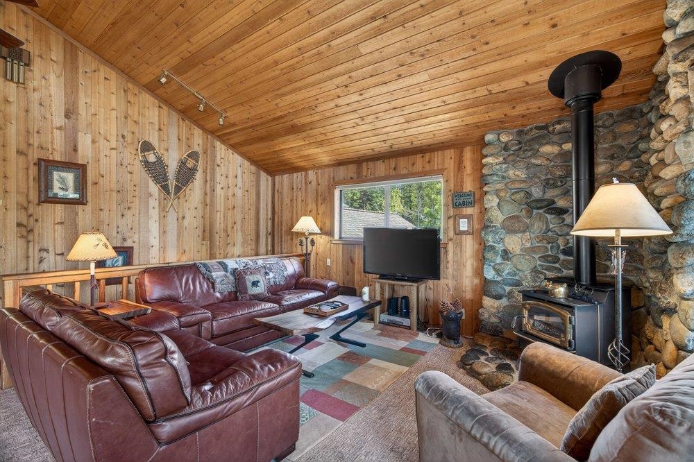 1090 Canterbury Drive