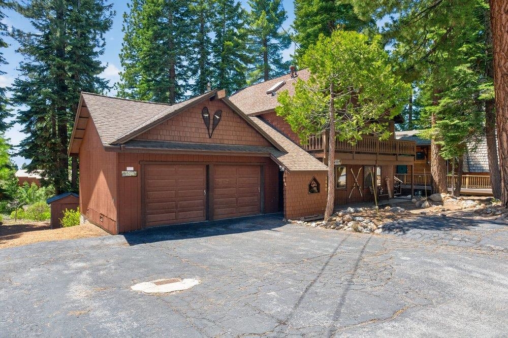 1090 Canterbury Drive