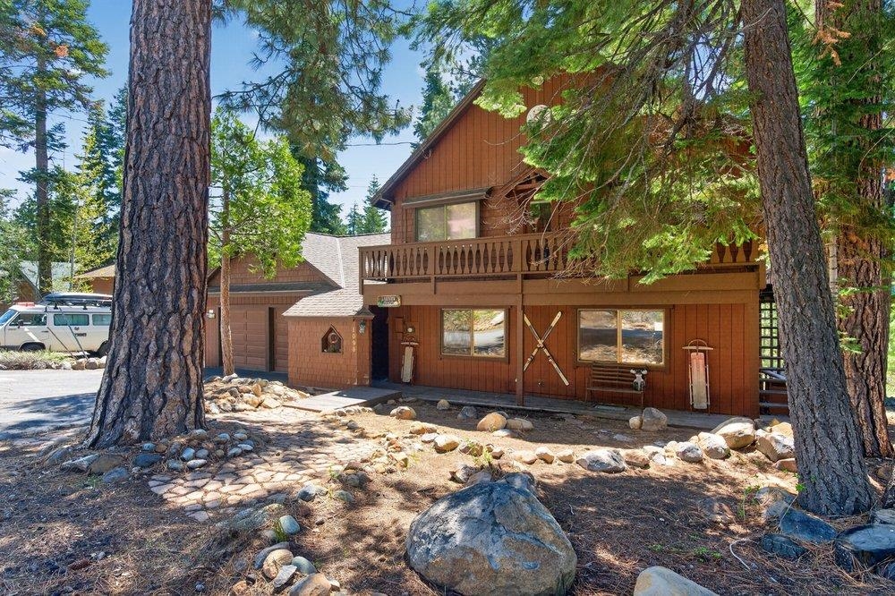 1090 Canterbury Drive