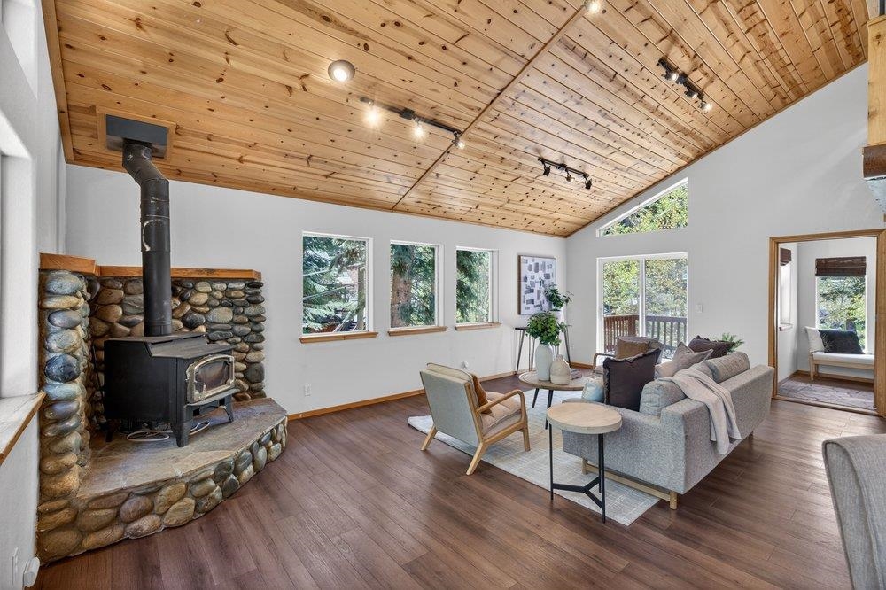 10694 Laurelwood Drive