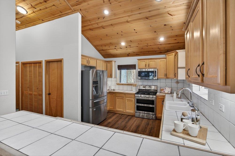 10694 Laurelwood Drive
