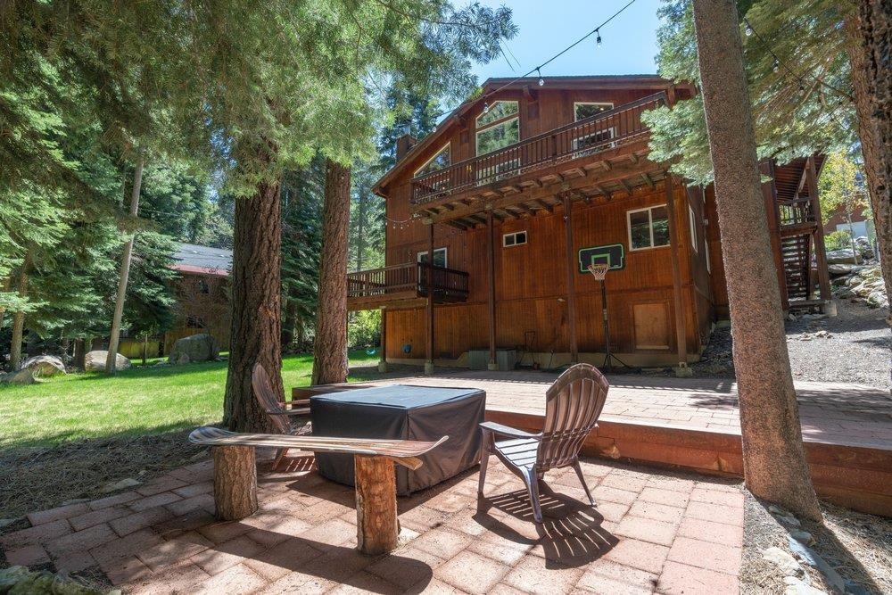 10694 Laurelwood Drive