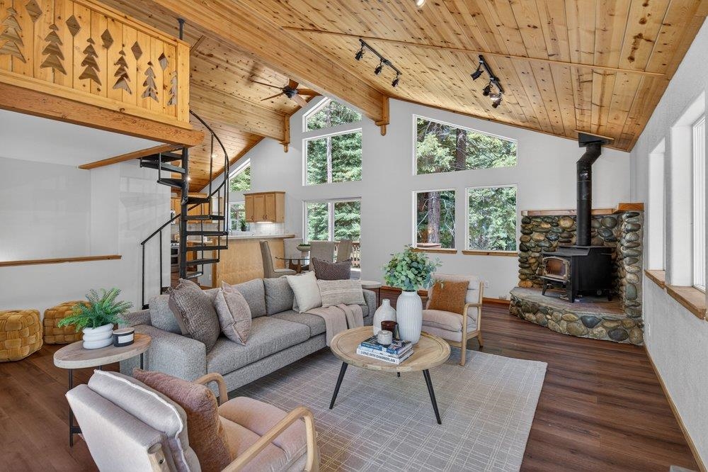 10694 Laurelwood Drive