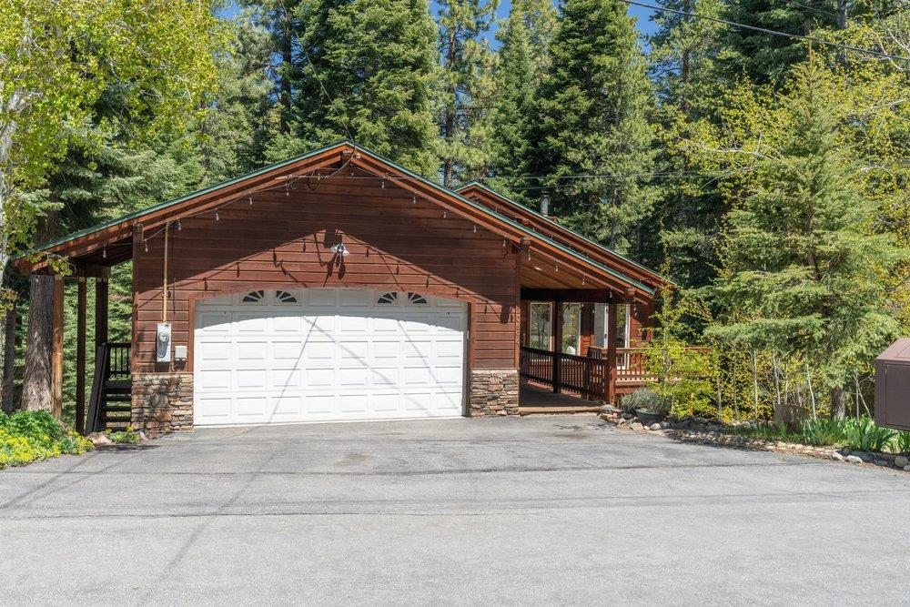 10694 Laurelwood Drive