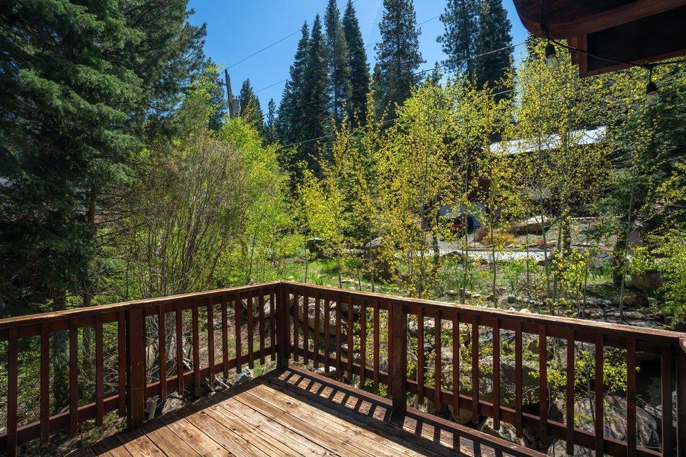 10694 Laurelwood Drive