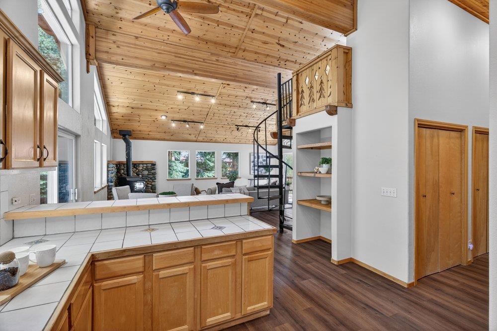 10694 Laurelwood Drive