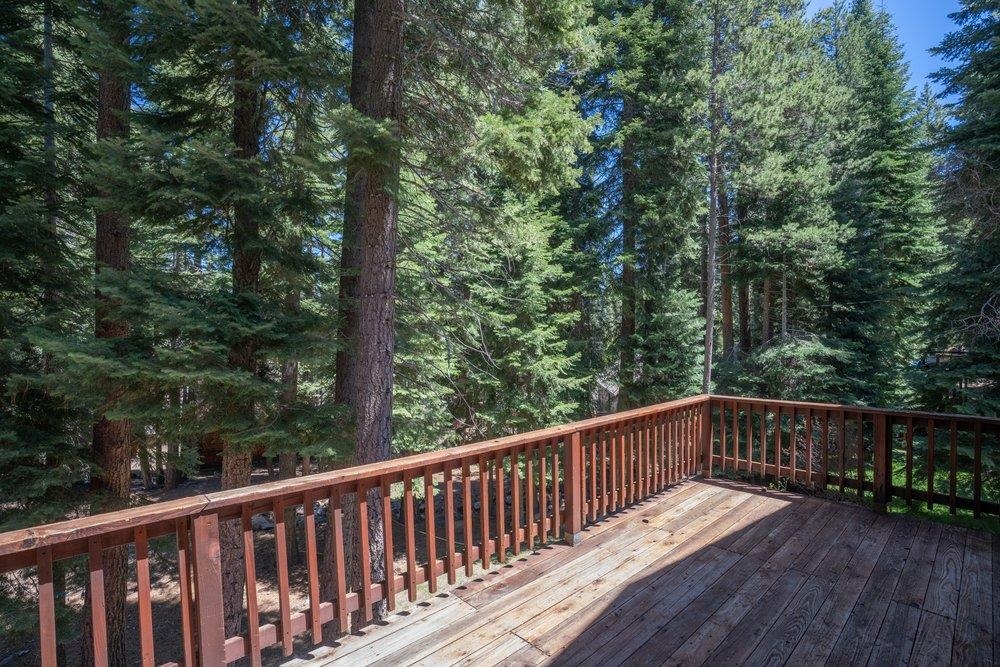 10694 Laurelwood Drive