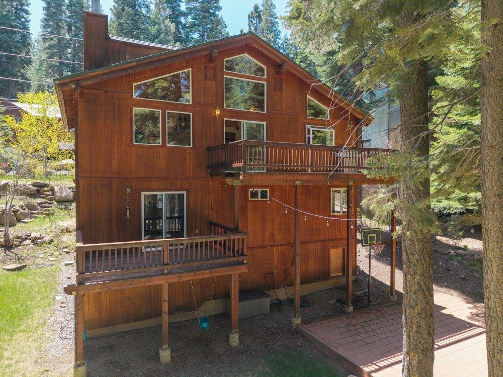 10694 Laurelwood Drive