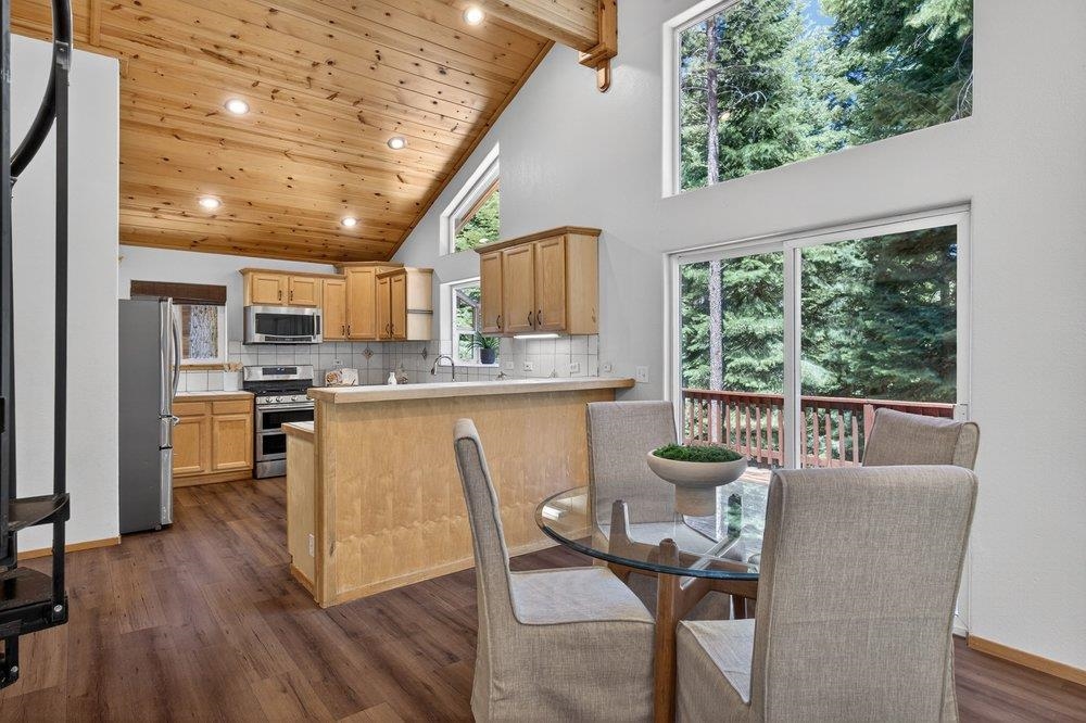 10694 Laurelwood Drive