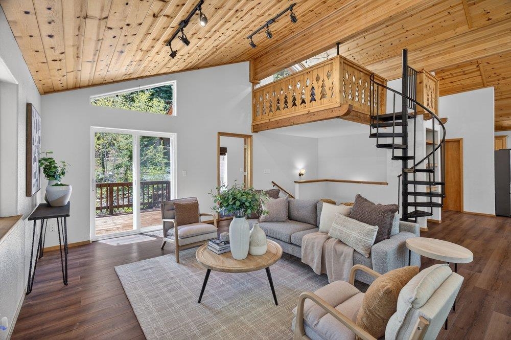 10694 Laurelwood Drive