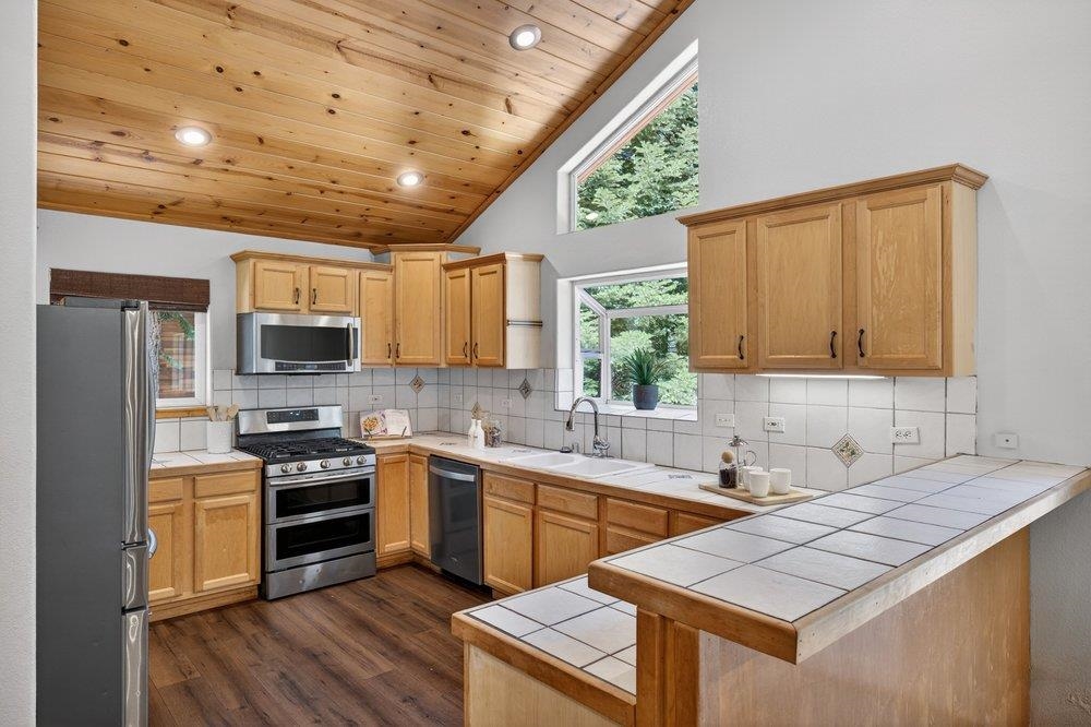 10694 Laurelwood Drive