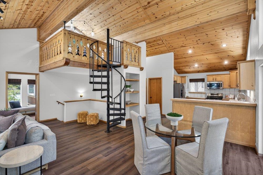 10694 Laurelwood Drive