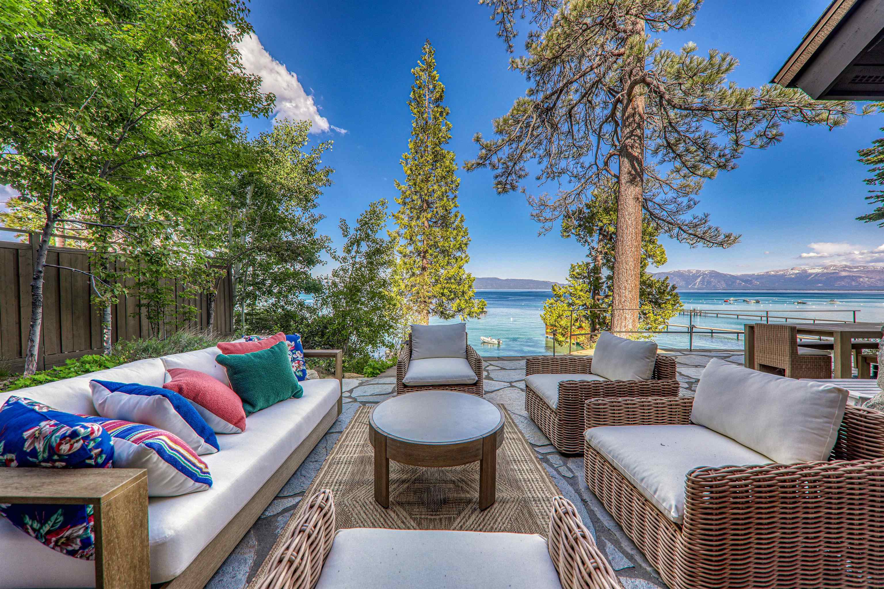 8747 Lakeside Drive