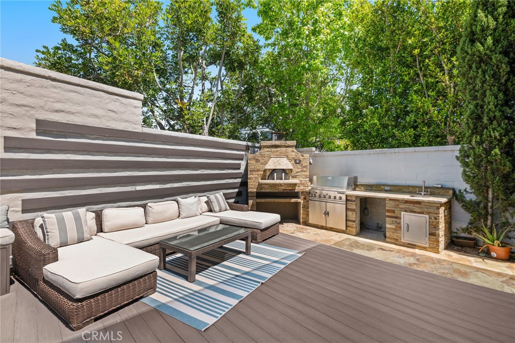 6 Jupiter Hills Drive