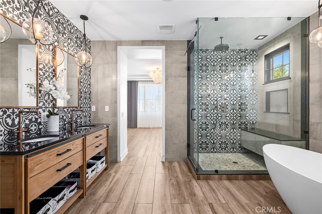 6 Jupiter Hills Drive