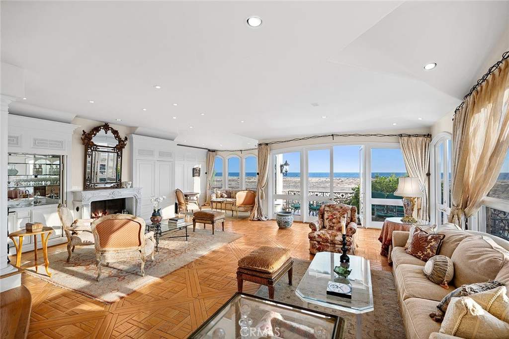 1201 E Balboa Boulevard