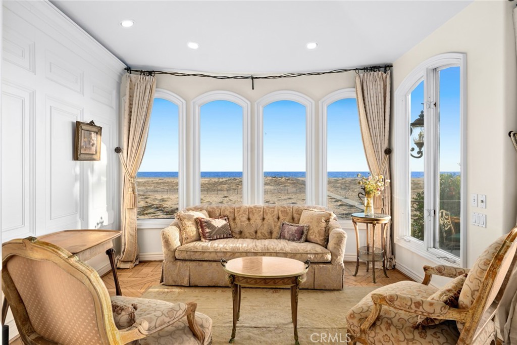 1201 E Balboa Boulevard