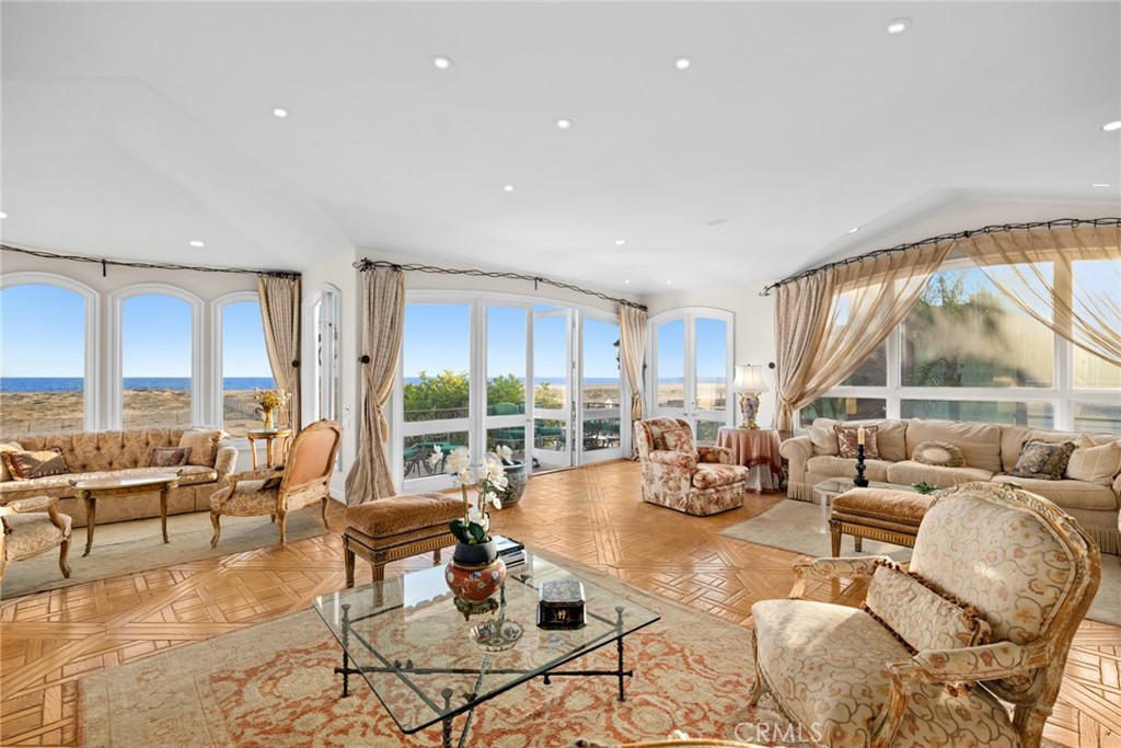 1201 E Balboa Boulevard