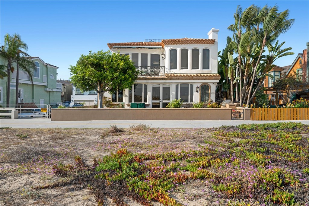 1201 E Balboa Boulevard