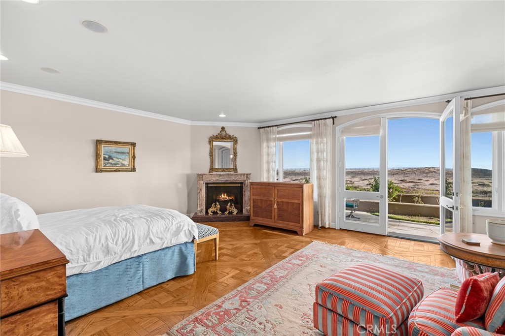 1201 E Balboa Boulevard