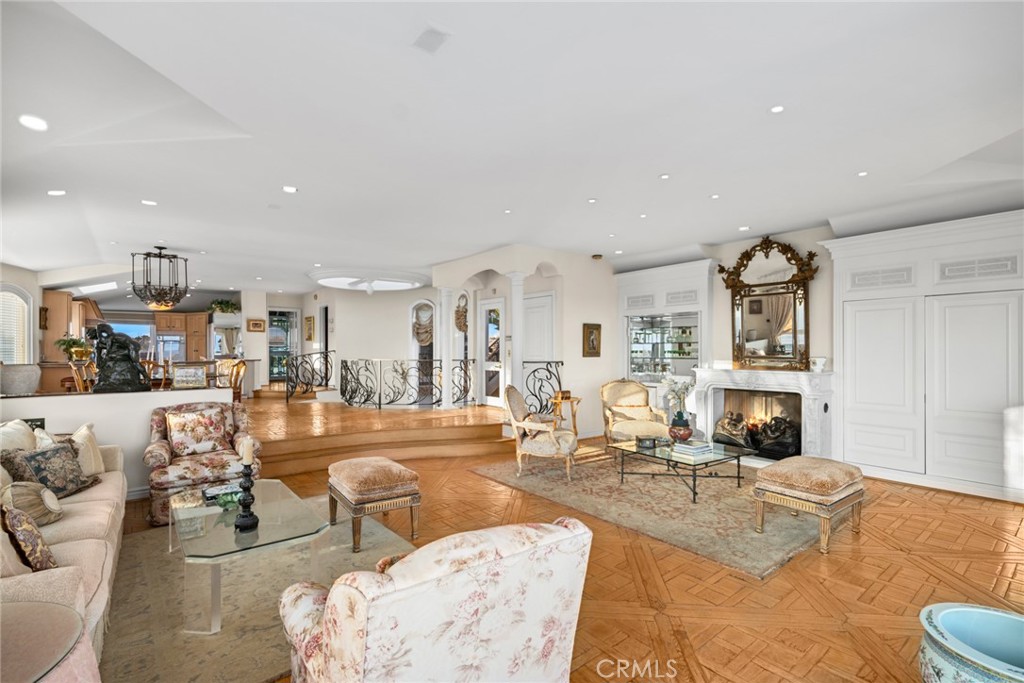 1201 E Balboa Boulevard