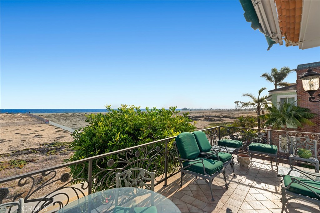 1201 E Balboa Boulevard