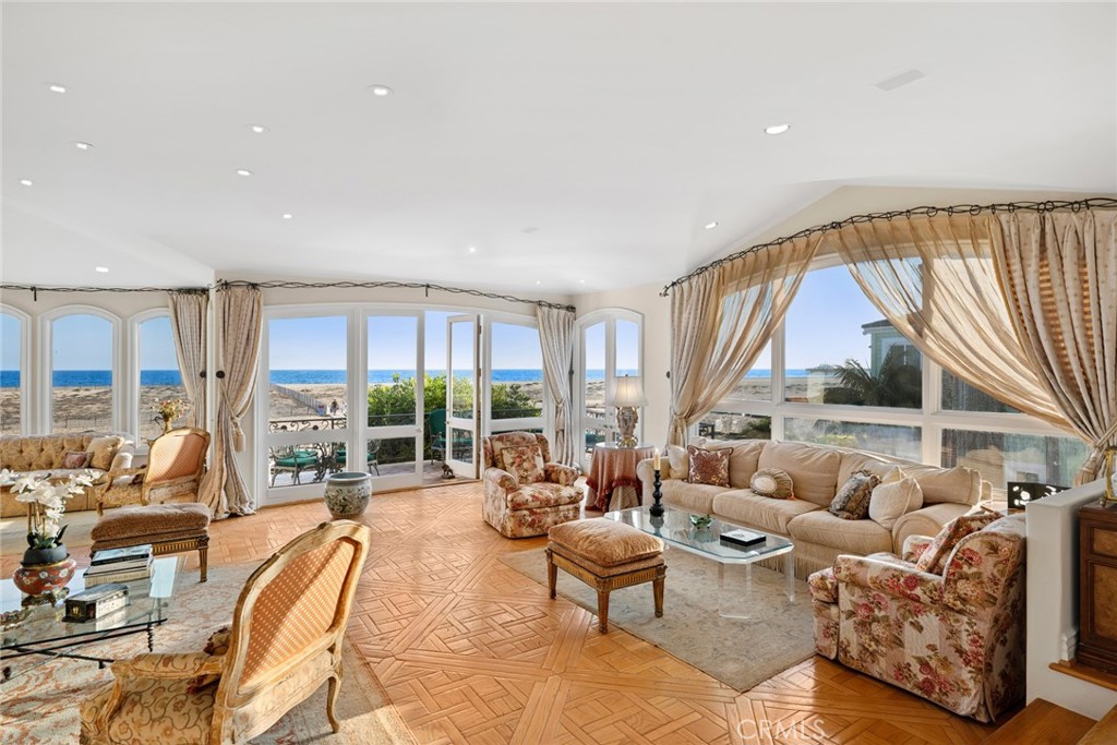 1201 E Balboa Boulevard