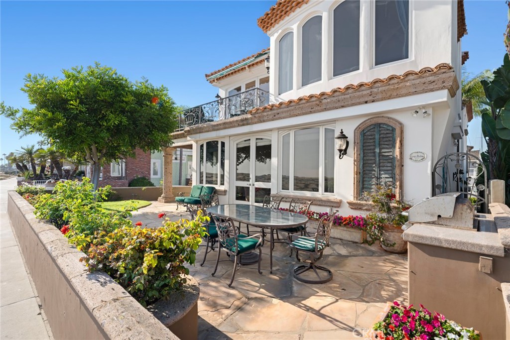 1201 E Balboa Boulevard