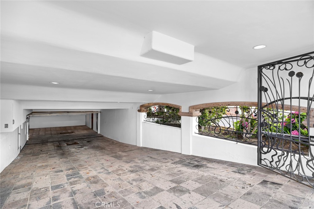 1201 E Balboa Boulevard