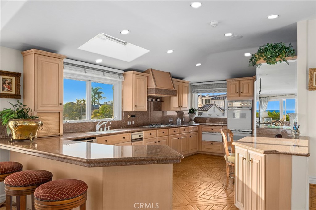 1201 E Balboa Boulevard