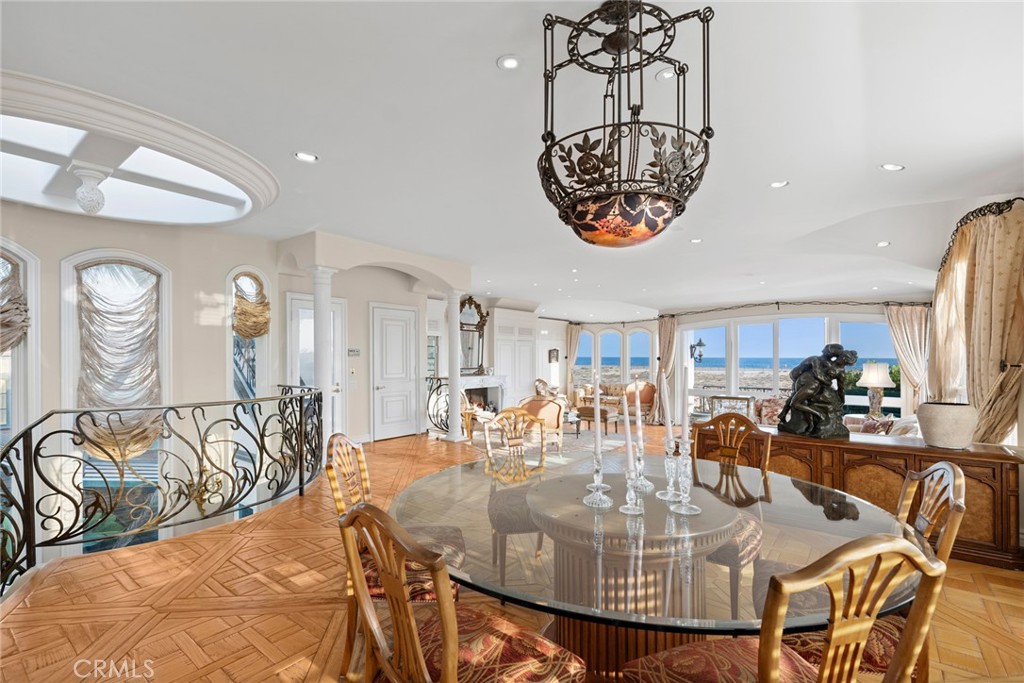 1201 E Balboa Boulevard