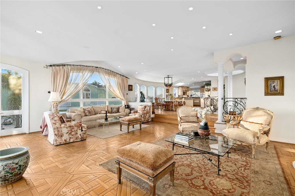 1201 E Balboa Boulevard