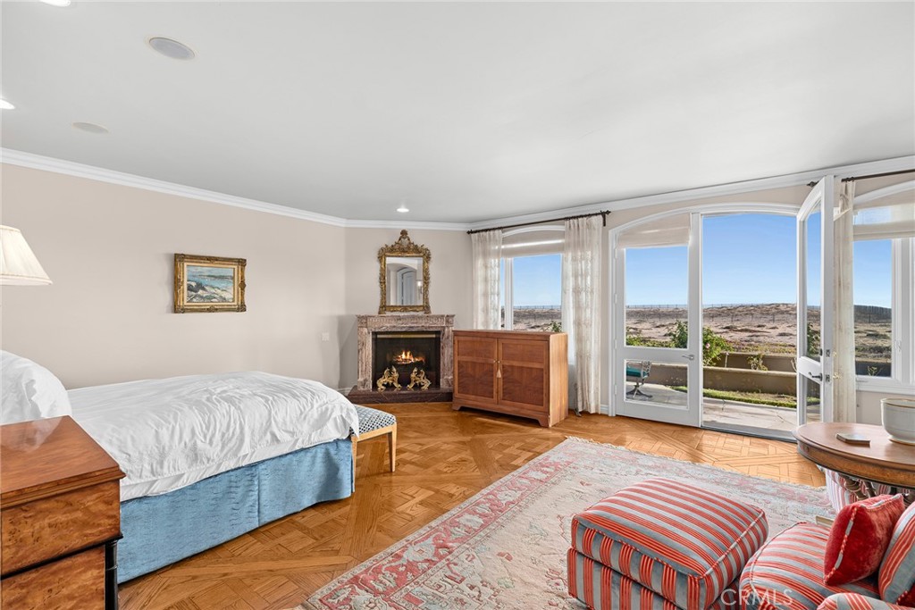 1201 E Balboa Boulevard