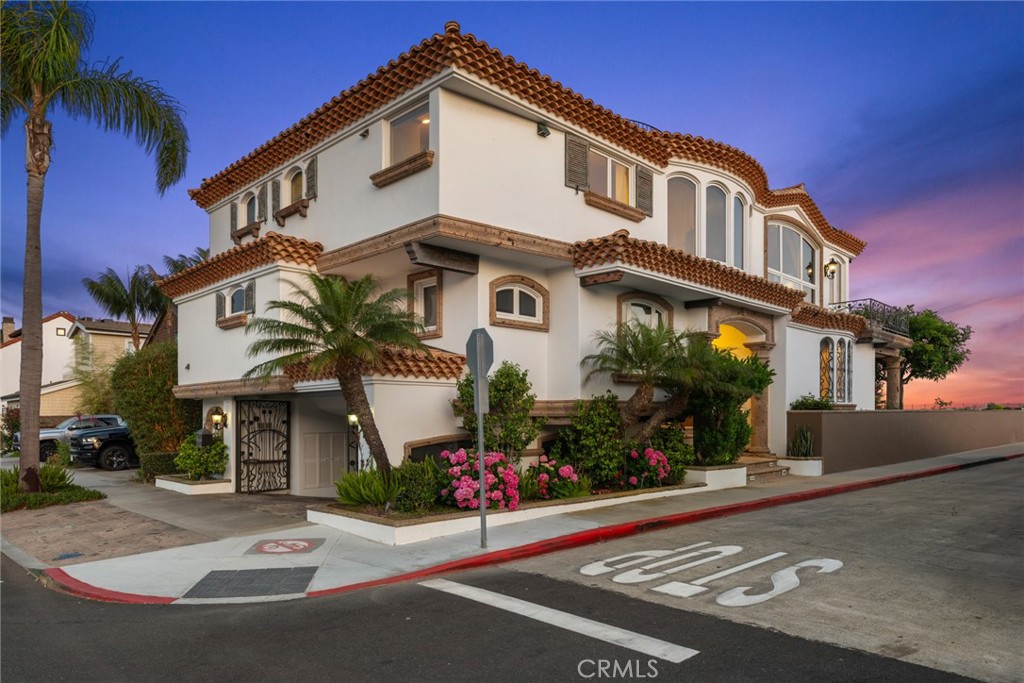 1201 E Balboa Boulevard