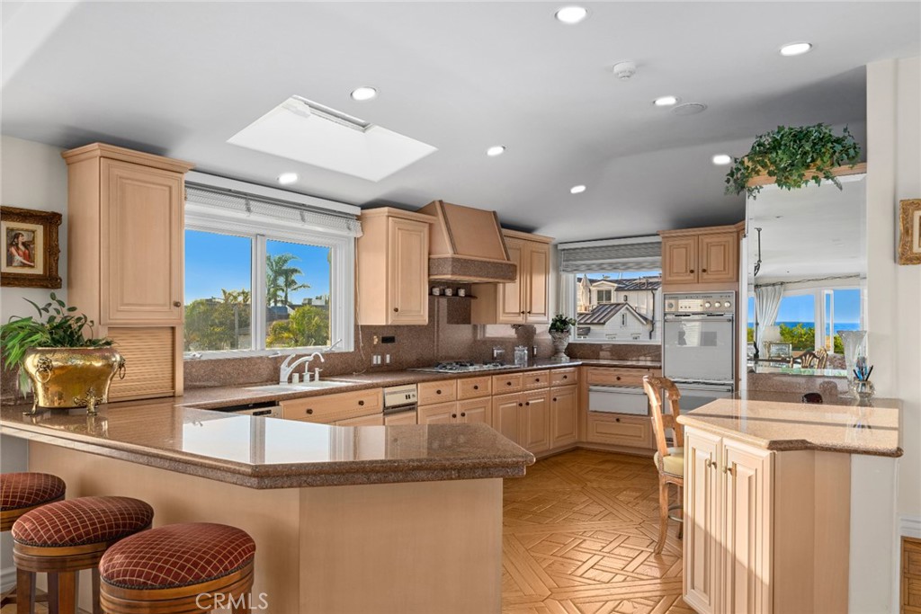 1201 E Balboa Boulevard